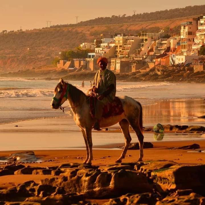 شقة تغازوت  في Red Carpet Surf House المظهر الخارجي الصورة